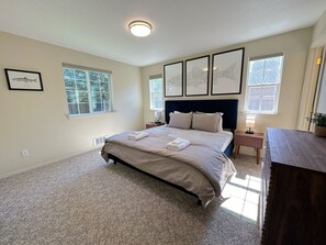 4 bedrooms, travel crib, free WiFi, bed sheets - Inviting Family Retreat w/Hot Tub in Driggs (Driggs)