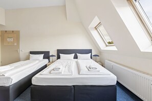 Twin Room | Free WiFi - Hotel Comenius (Berlin)