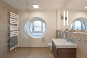 Shower, hair dryer - Ferienwohnung Meerzeit in Husum für bis zu 2 Personen (Husum)