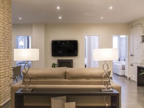 TV - Contemporary apartment in Ruzafa near Valencia city center (Valencia)