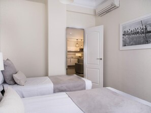 3 bedrooms, free WiFi, bed sheets - Contemporary apartment in Ruzafa near Valencia city center (Valencia)