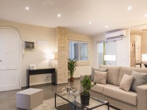 TV - Contemporary apartment in Ruzafa near Valencia city center (Valencia)