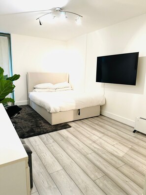 1 slaapkamer, een kluis op de kamer, een strijkplank/strijkijzer