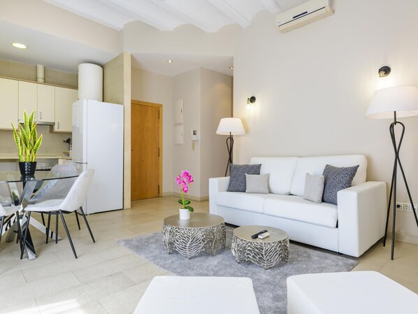 TV - Central apartment in Valencia, near central market (Valencia)
