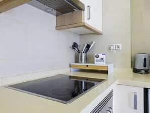 Fridge, microwave, oven, dishwasher - Central apartment in Valencia, near central market (Valencia)