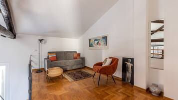 Loft City | Zona de estar | Una televisión de pantalla plana