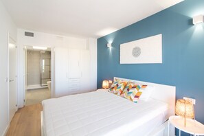 Iron/ironing board, free WiFi, bed sheets
