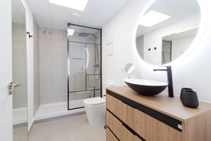 Douche, serviettes fournies