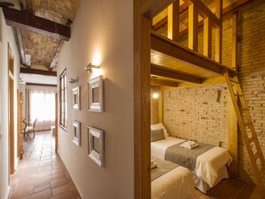 3 bedrooms, free WiFi, bed sheets - Rustic Contemporary Apartment in Ruzafa, Heart of Valencia (Valencia)