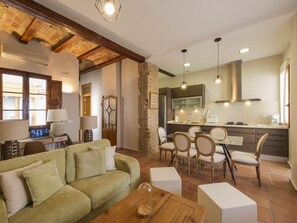 TV - Rustic Contemporary Apartment in Ruzafa, Heart of Valencia (Valencia)