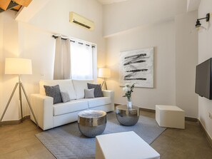TV - Comfortable Apartment with Terrace in Central Valencia (Valencia)