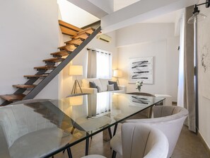 Dining - Comfortable Apartment with Terrace in Central Valencia (Valencia)