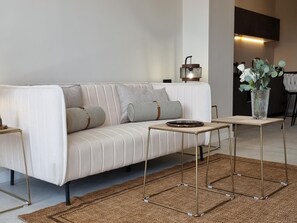 TV - Bright studio in Valencia with Wi-Fi and air conditioning (Valencia)