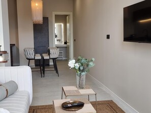 TV - Bright studio in Valencia with Wi-Fi and air conditioning (Valencia)