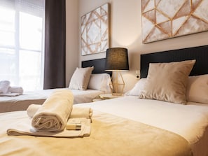 3 bedrooms, free WiFi, bed sheets - Modern apartment in Valencia with air conditioning and free Wi-Fi (Valencia)