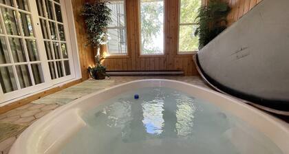 Charming Lakeside Retreat: Cozy and Convenient on Chemong Lake