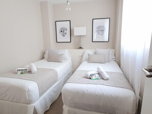3 bedrooms, free WiFi, bed sheets - Central Valencia apartment with terraces and 3 bedrooms (Valencia)