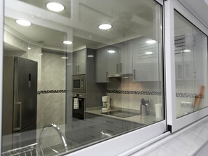 Fridge, microwave, oven, dishwasher - Spacious apartment in central Valencia with wifi (Valencia)