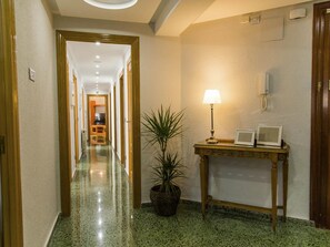 Interior - Spacious apartment in central Valencia with wifi (Valencia)