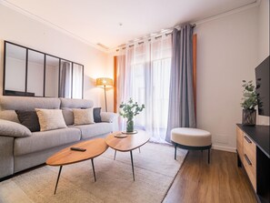 TV - Central Valencia Apartment, Near Turia Gardens (Valencia)