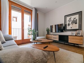 TV - Central Valencia Apartment, Near Turia Gardens (Valencia)