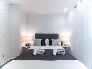 1 bedroom, free WiFi, bed sheets - Central Valencia Apartment, Near Turia Gardens (Valencia)