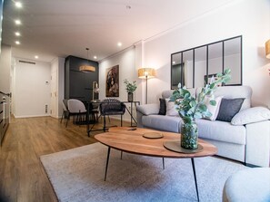 TV - Central Valencia Apartment, Near Turia Gardens (Valencia)