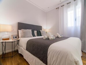 1 bedroom, free WiFi, bed sheets - Central Valencia Apartment, Near Turia Gardens (Valencia)