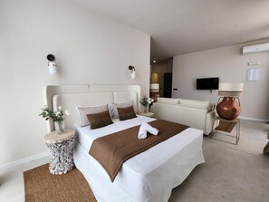 Free WiFi, bed sheets - Spectacular bright studio in Valencia with WiFi and air conditioning (Valencia)