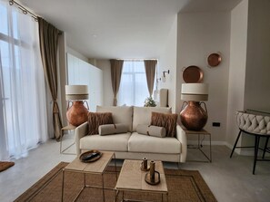 TV - Spectacular bright studio in Valencia with WiFi and air conditioning (Valencia)