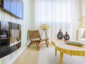 TV - Bright marine house near Cabañal beach, Valencia (Valencia)