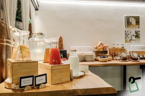 Tägliches Frühstücksbuffet gegen Gebühr