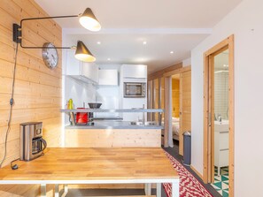 Kjøleskap, ovn, oppvaskmaskin og kaffetrakter/tekoker