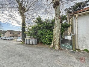 Property grounds - Cozy Air-Conditioned Apartment, Terrace, Central Location Near Thermal Baths in Lamalou (Lamalou-les-Bains)