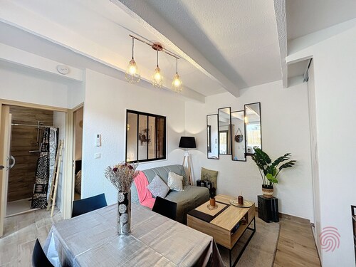 Sunny Terrace Apartment - 100m from Town Center and Thermal Baths, Pet-Friendly, A/C, WiFi