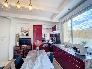Fridge, microwave, oven, stovetop