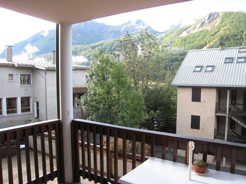 Appartement 3P, 6 pers, proche pistes, balcon exposé Sud, parking privé, TV, cuisine équipée