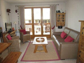 TV - 3-Room Apartment for 6 in Serre Chevalier with Balcony, Parking, near Pistes and Free Shuttle (Le Monêtier-les-Bains)