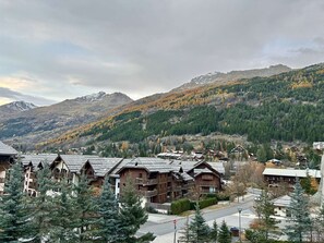 Exterior - Cozy Mountain Studio with Balcony, Near Ski Lifts and Shops, Sleeps 4 (La Salle-les-Alpes)