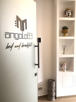 Interior entrance - B&B Angolo83 Palermo centro (Palermo)