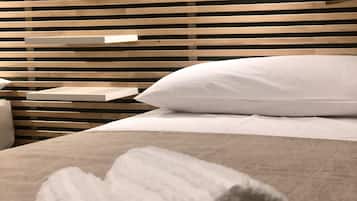 Comfort Double or Twin Room, Ensuite, City View | 1 bedroom, in-room safe, soundproofing, iron/ironing board