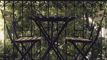 Design Room, 1 Bedroom, City View, Corner | Balcony