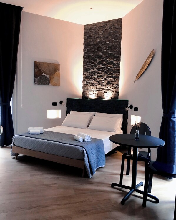 Design Room, 1 Bedroom, City View, Corner | In-room safe, soundproofing, iron/ironing board, free WiFi - B&B Angolo83 Palermo centro (Palermo)