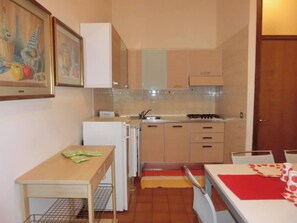 Leilighet, 2 soverom, terrasse, hageutsikt | Innvendig