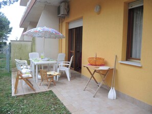 Huoneisto, 2 makuuhuonetta, patio, näköala puutarhaan | Terassi/patio