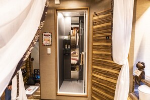 Habitación estándar, para fumadores | Espacio para trabajar con laptop, wifi gratis y ropa de cama 