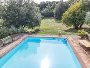 Outdoor pool - Villa with private pool in wooded area. Great place for quiet & privacy! (Collicello)