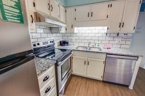 Fridge, microwave, oven, stovetop - 2BR - Place at the Beach V -Low Floor,  Ocean View (Myrtle Beach)
