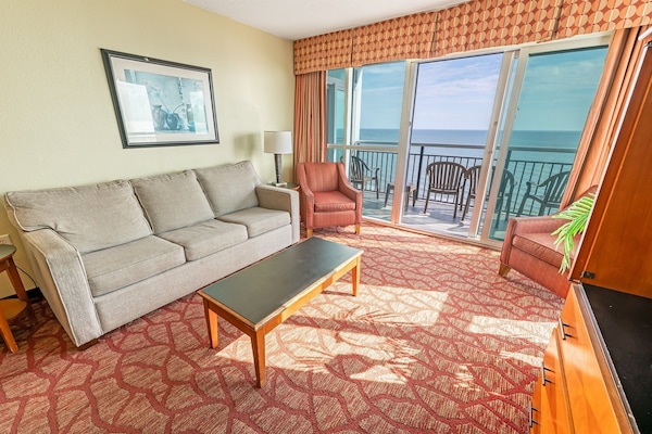 Beautiful Bedroom with Amazing Views 🌊☀️