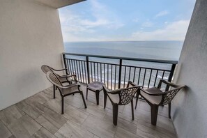 Property grounds - Amazing Pools, Direct Oceanfront  Studio, King bed (Myrtle Beach)